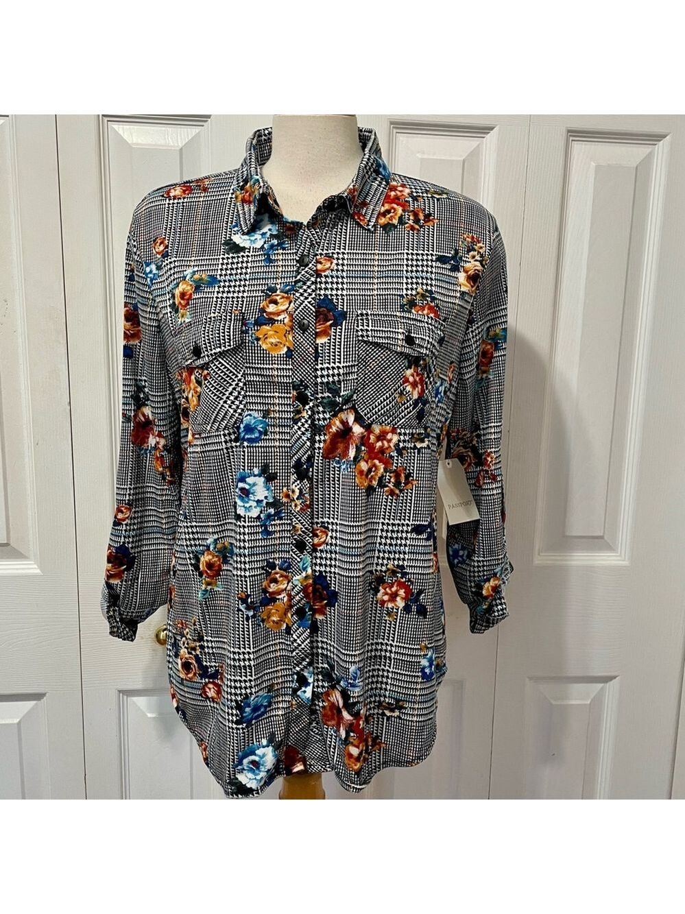 NWT Passport Black and White Floral Long Sleeve Button Up Shirt XL